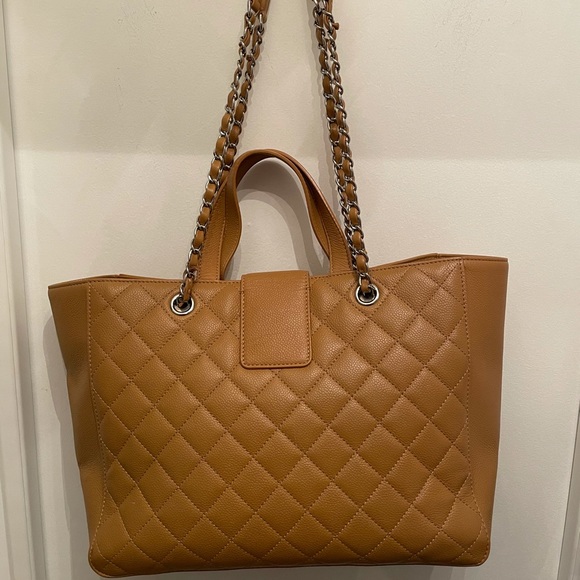 2017 CC SMALL BOX TOTE - Picture 4 of 17